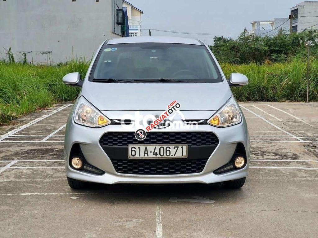Bán Hyundai Grand i10 1.2 AT sản xuất 2017, màu bạc, giá 339tr-11