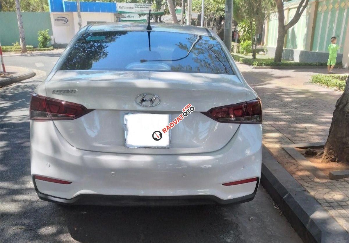 Bán xe Hyundai Accent 1.4 MT sản xuất 2018, màu trắng xe gia đình-0