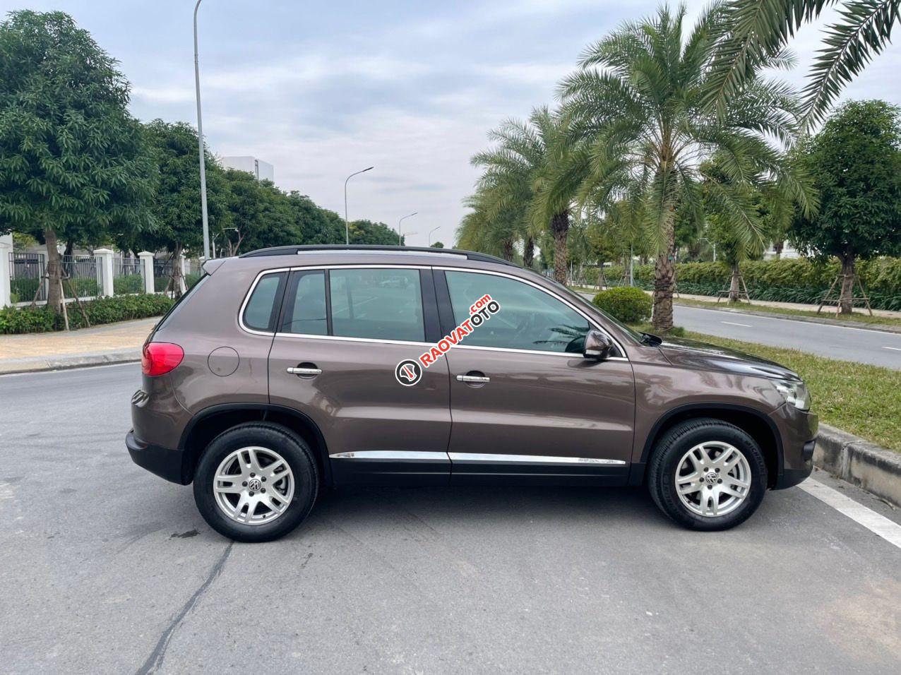 Chính chủ gia đình bán Volkswagen Tiguan 2.0 AT 4x4 sx 2015, nhập khẩu, ít sử dụng, giá bán 620 triệu-9