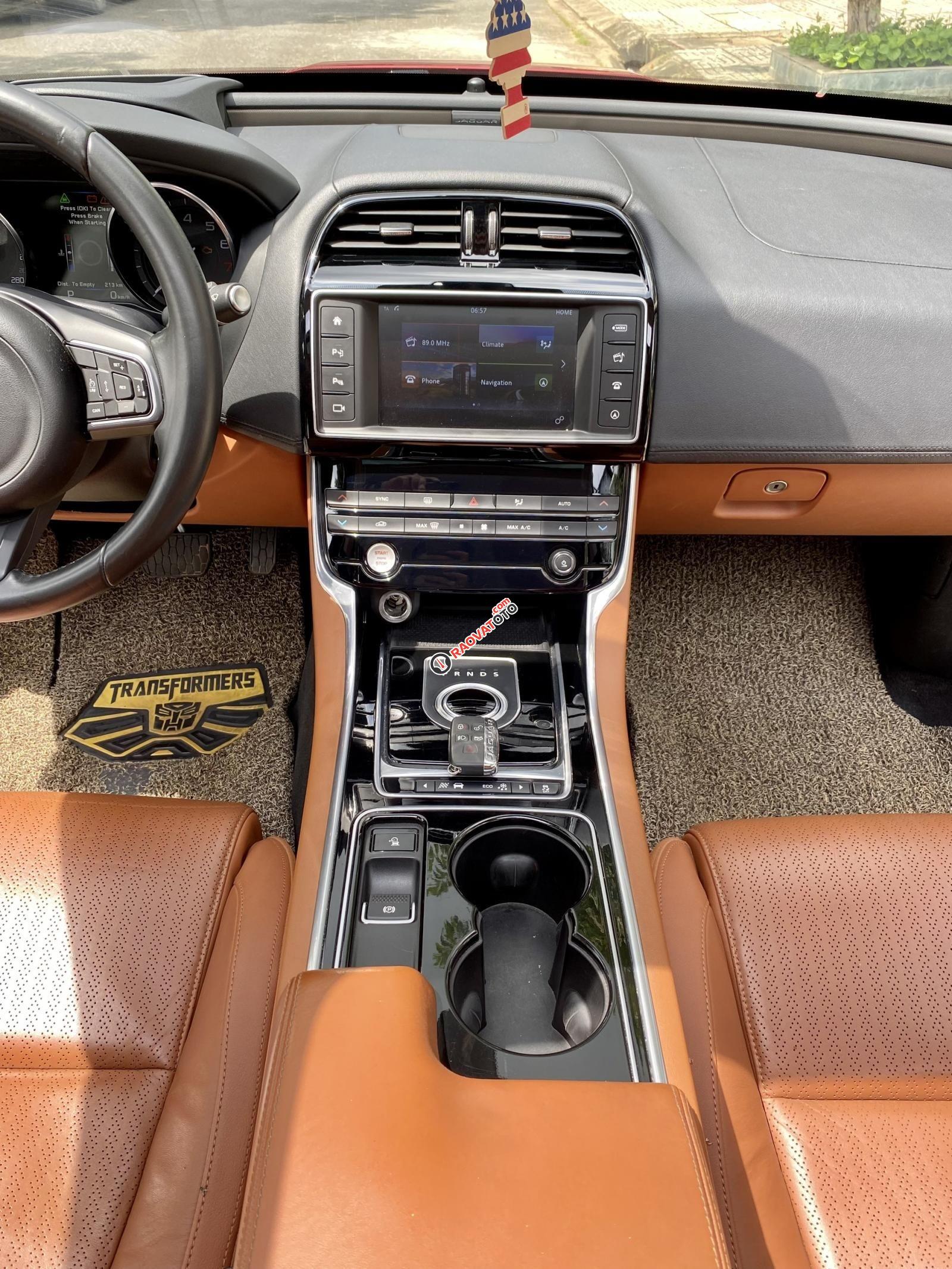 Bán Jaguar XE 2.0 năm sản xuất 2015 đăng ký 2016 được trang bị full option, nội thất cao cấp nguyên bản-1