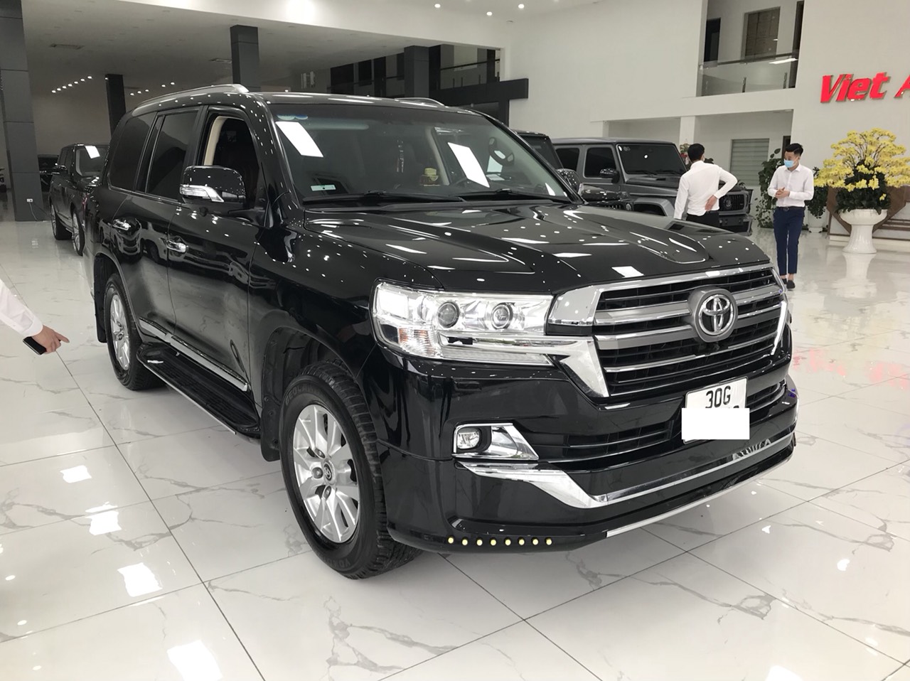 Bán chiếc xe Toyota Landcruiser 4.6V8 màu đen sản xuất 2016 cam kết xe đẹp xuất sắc-1