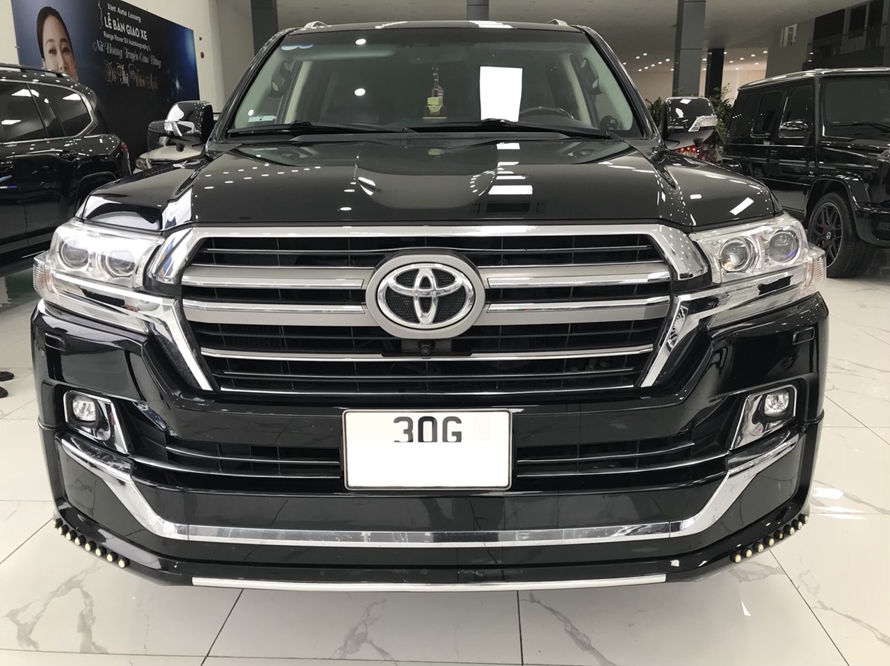 Bán chiếc xe Toyota Landcruiser 4.6V8 màu đen sản xuất 2016 cam kết xe đẹp xuất sắc-0