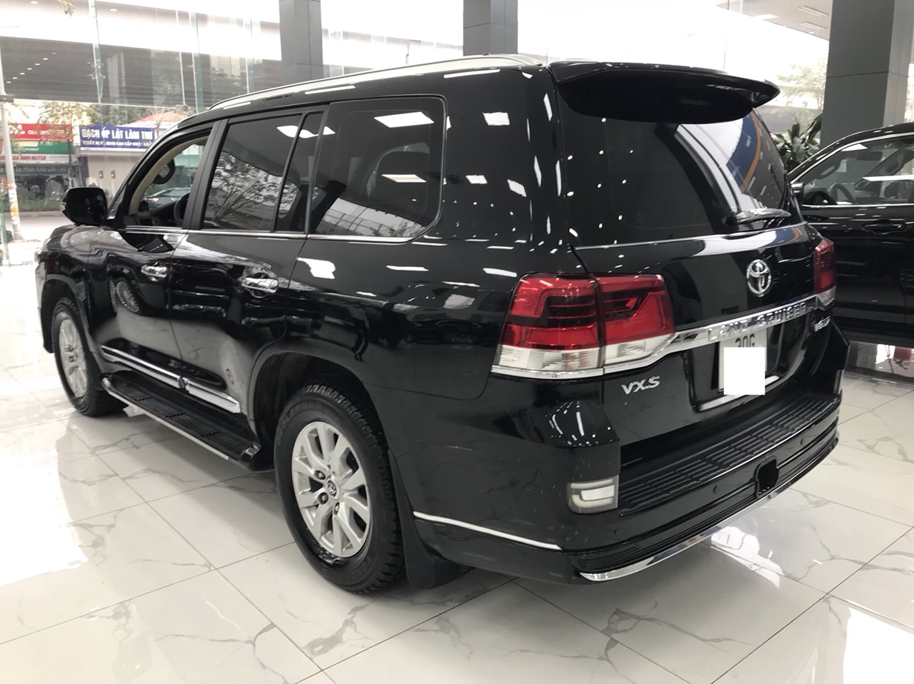 Bán chiếc xe Toyota Landcruiser 4.6V8 màu đen sản xuất 2016 cam kết xe đẹp xuất sắc-4