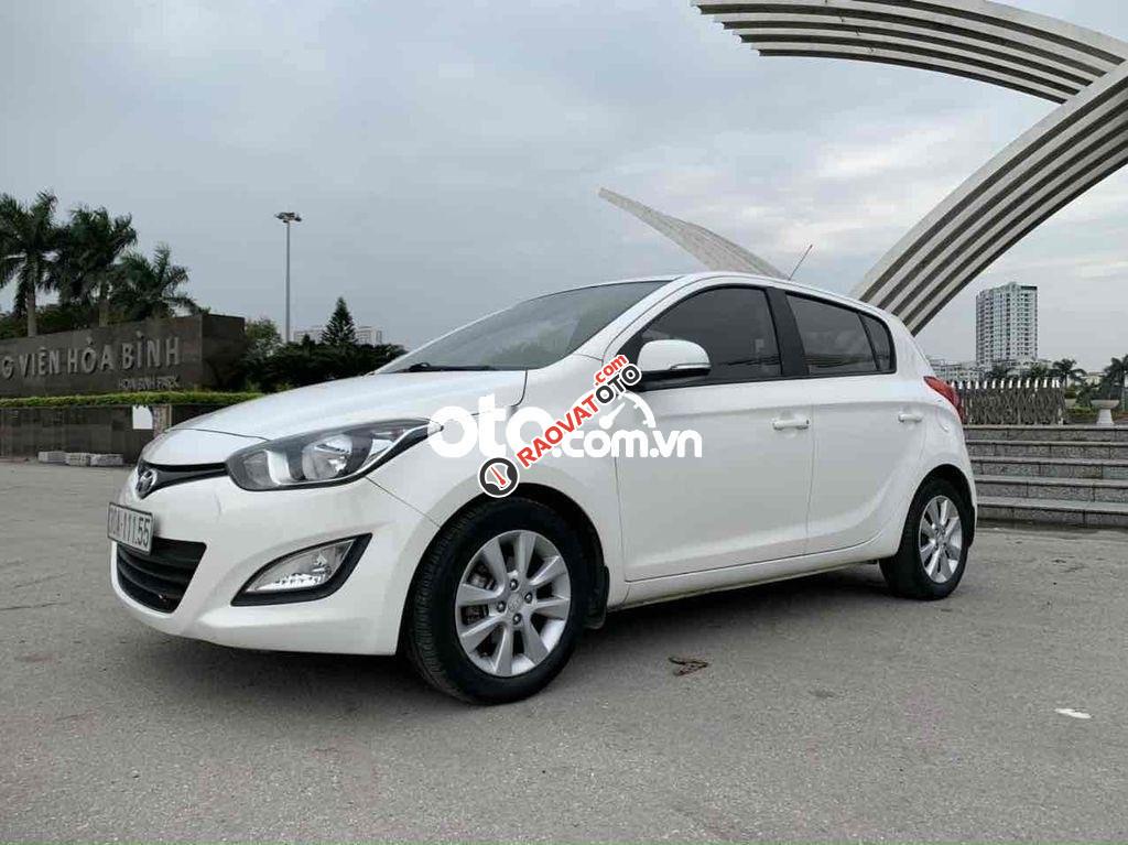 Xe Hyundai i20 sản xuất năm 2014, màu trắng, nhập khẩu-8