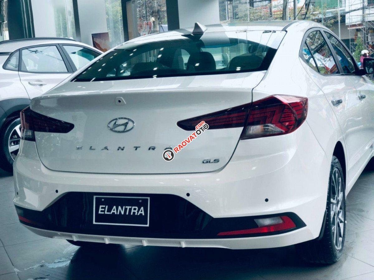 Cần bán xe Hyundai Elantra 2.0 AT sản xuất 2022, màu trắng-2