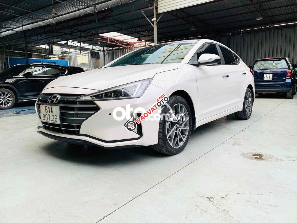 Bán Hyundai Elantra 2.0 AT sản xuất năm 2021, màu trắng-2