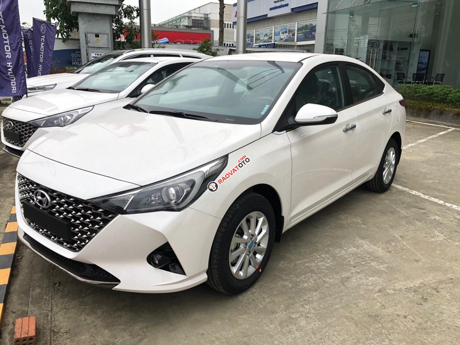 [Giao xe ngay] sẵn xe Hyundai Accent 1.4 MT Base sản xuất 2022, màu trắng + Ưu đãi độc quyền đại lý-0