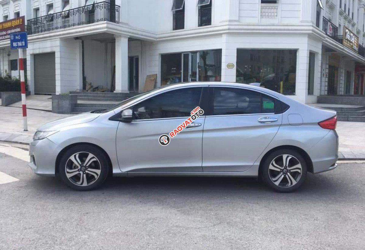 Cần bán xe Honda City sản xuất 2017, màu bạc-0