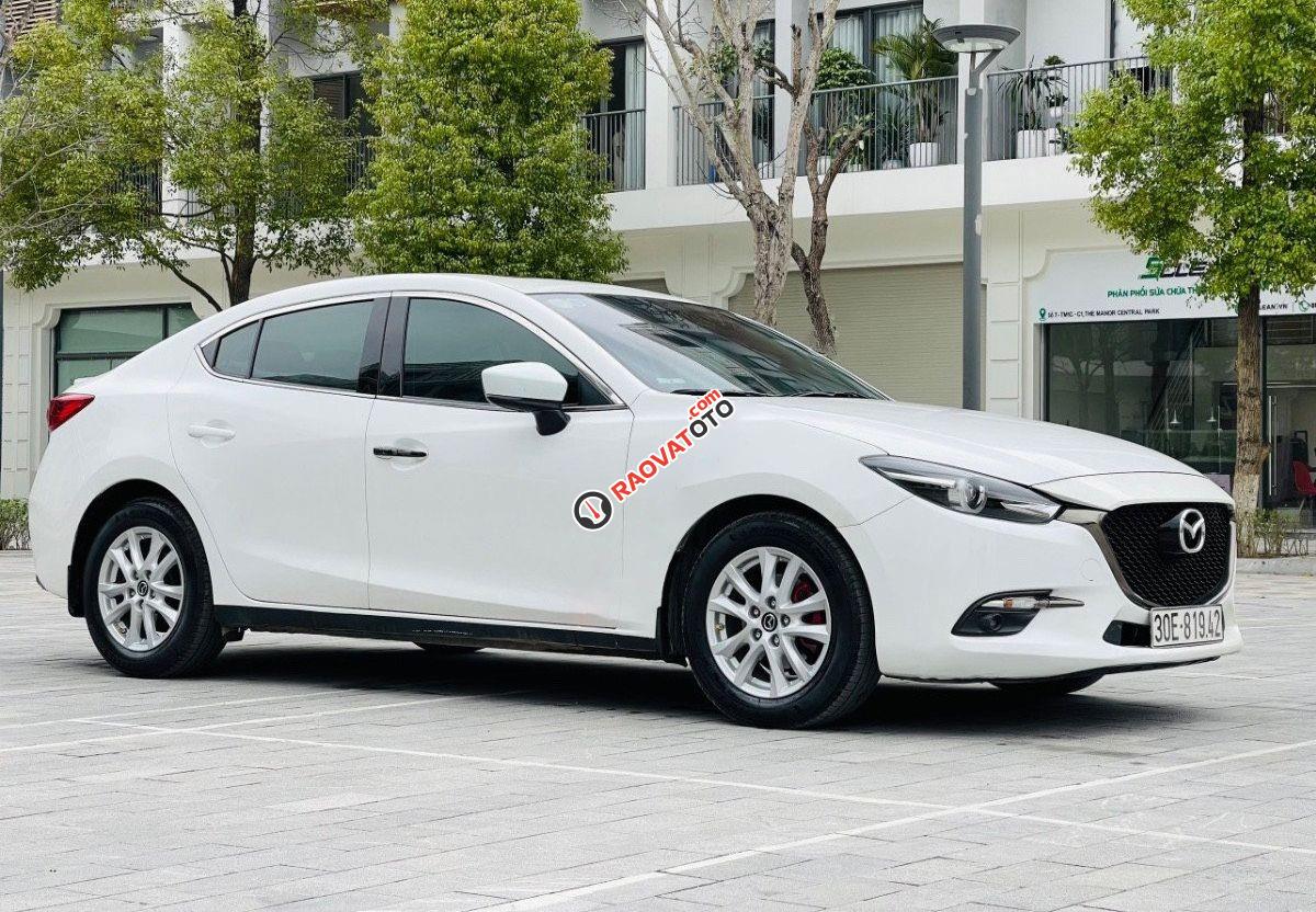 Cần bán lại xe Mazda 3 sản xuất năm 2017, màu trắng, giá tốt-0