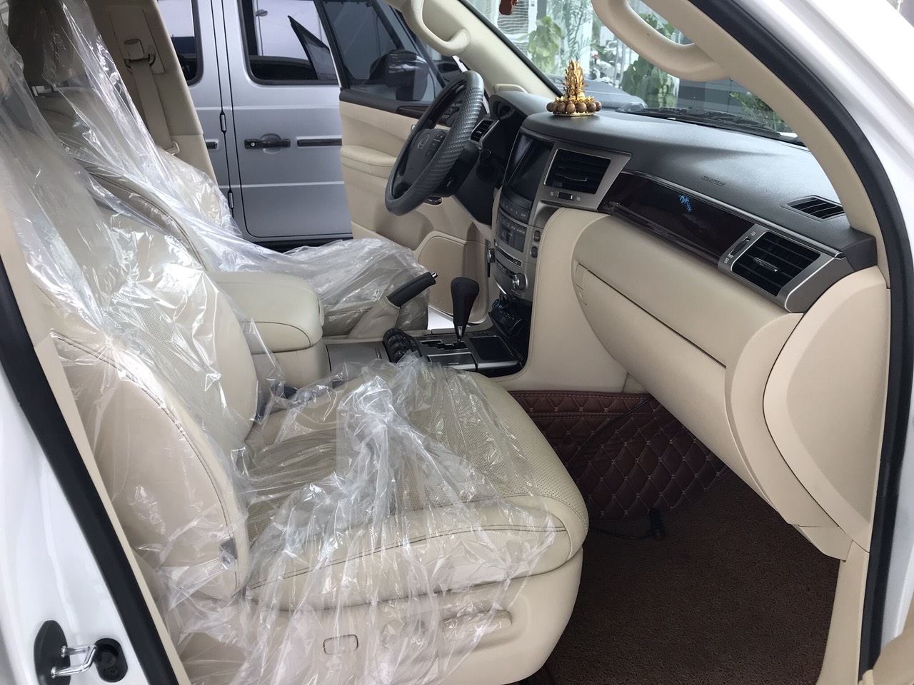 Bán chiếc Lexus LX570 xuất Mỹ màu trắng Model 2014 xe đăng ký tên cá nhân biển Hà nội đẹp-8