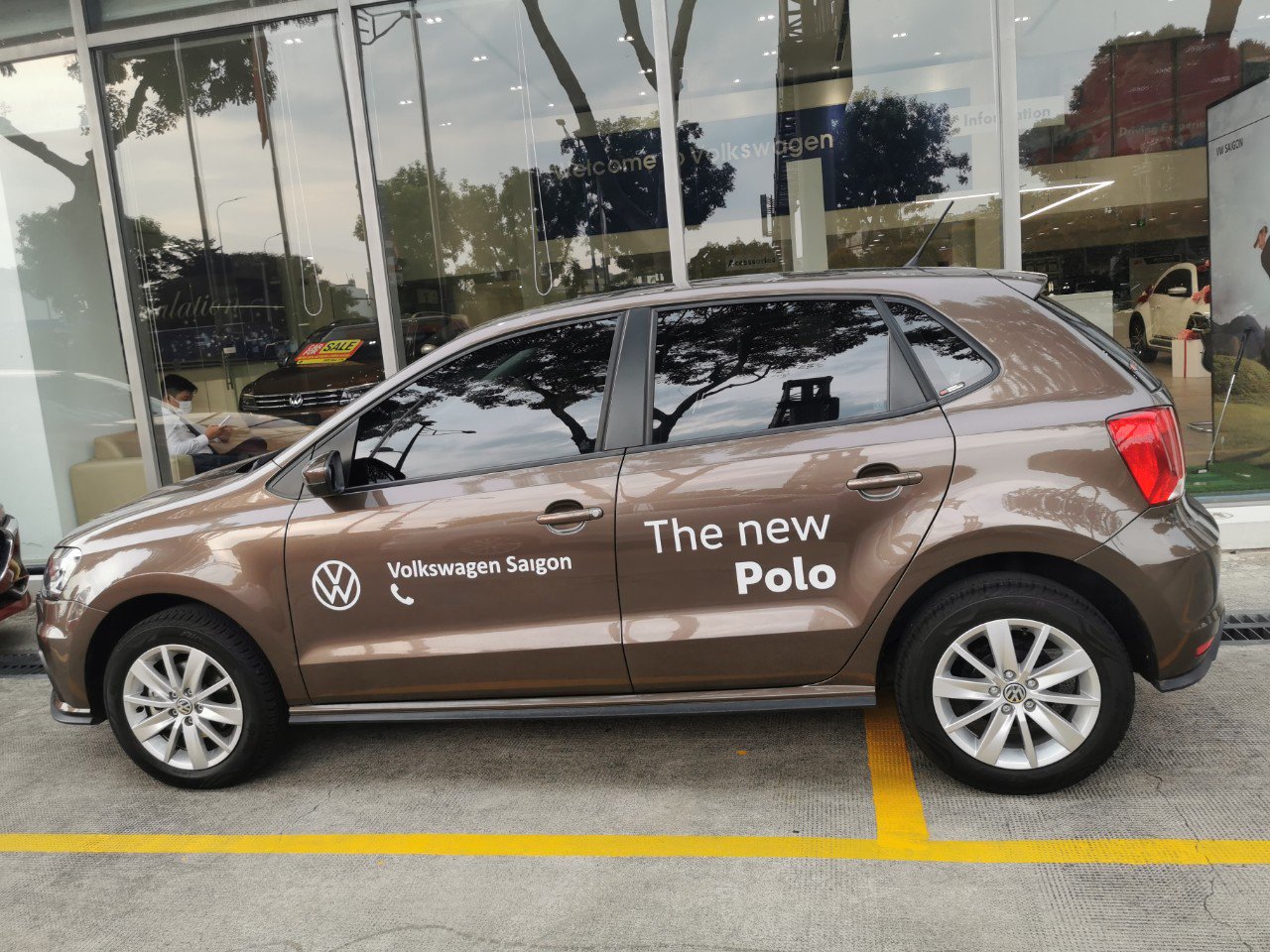  Volkswagen Polo 1.6AT 2021 - Đáng đồng tiền bỏ ra - Công ty cần đổi xe test drive nên bán lại - Giao xe ngay cho KH-1