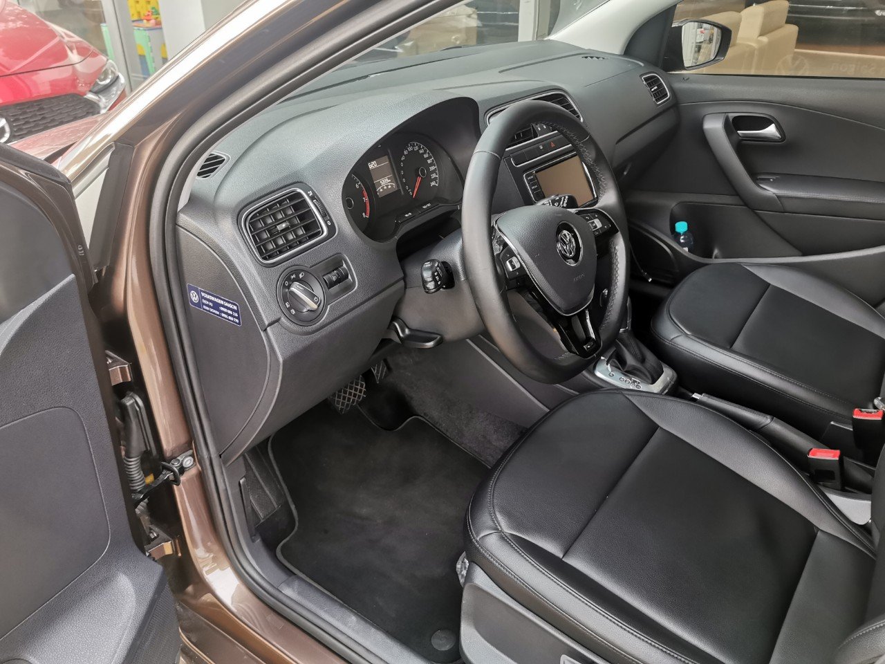  Volkswagen Polo 1.6AT 2021 - Đáng đồng tiền bỏ ra - Công ty cần đổi xe test drive nên bán lại - Giao xe ngay cho KH-6