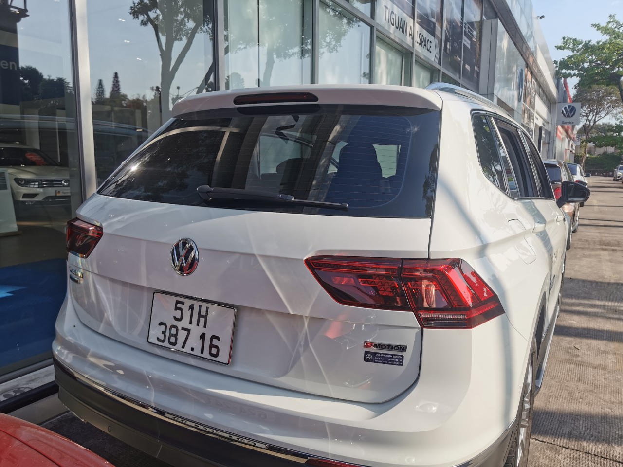 Volkswagen Tiguan Luxury S 2021 - Hãng bán Thanh Lý xe demo công ty còn rất mới,tặng 100% trước bạ-3