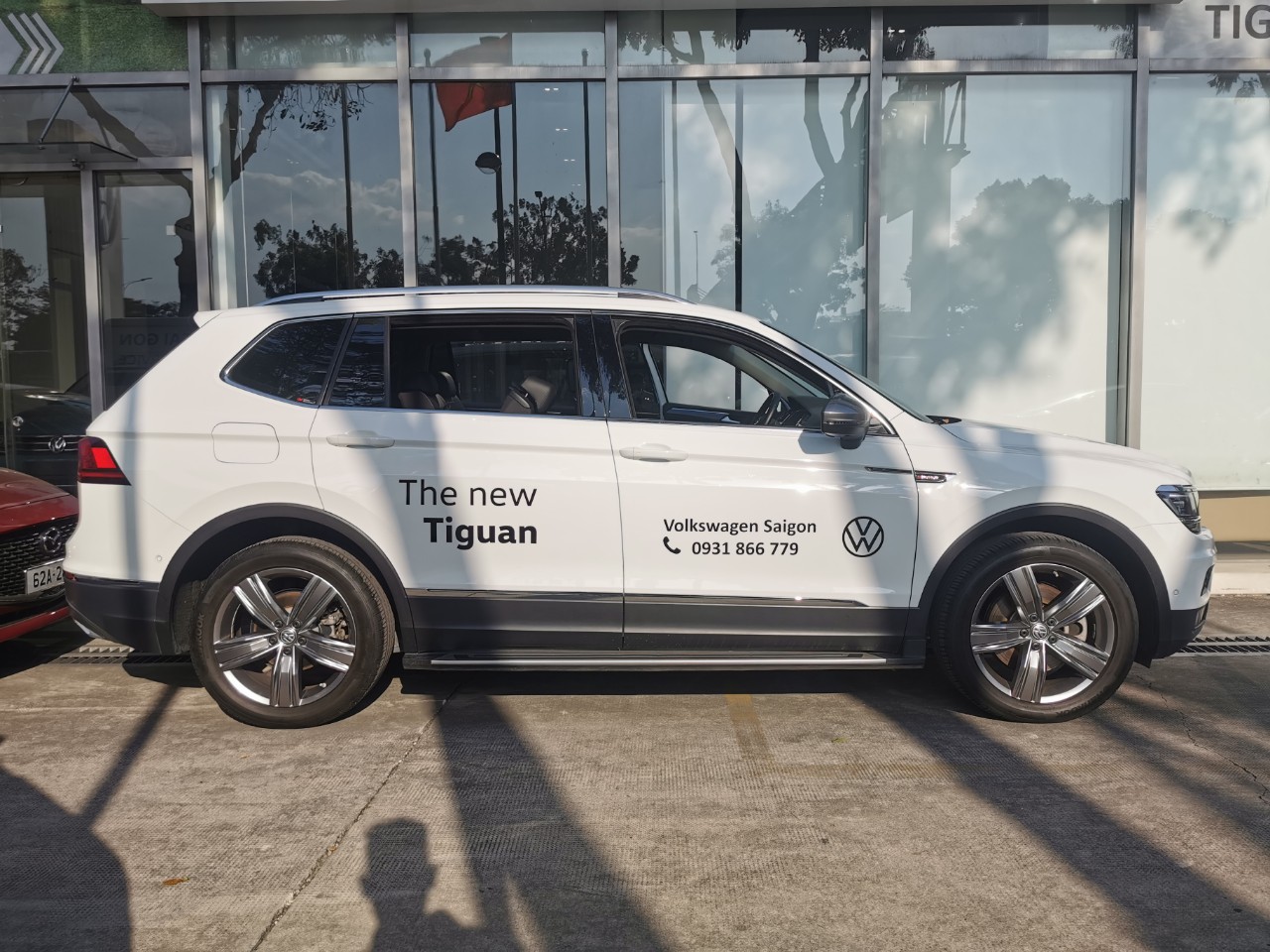 Volkswagen Tiguan Luxury S 2021 - Hãng bán Thanh Lý xe demo công ty còn rất mới,tặng 100% trước bạ-2