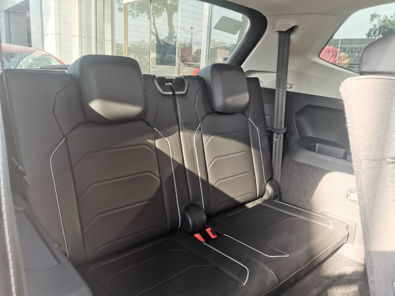 Volkswagen Tiguan Luxury S 2021 - Hãng bán Thanh Lý xe demo công ty còn rất mới,tặng 100% trước bạ-7