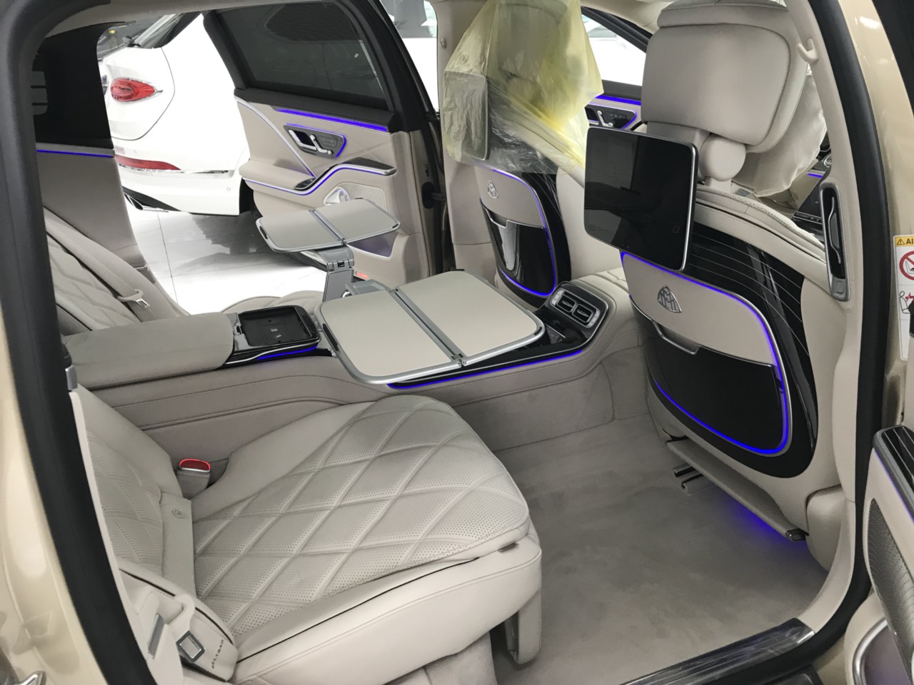 Mercedes Benz S680 Maybach mới 100% sản xuất 2022 đang có xe giao ngay.-5