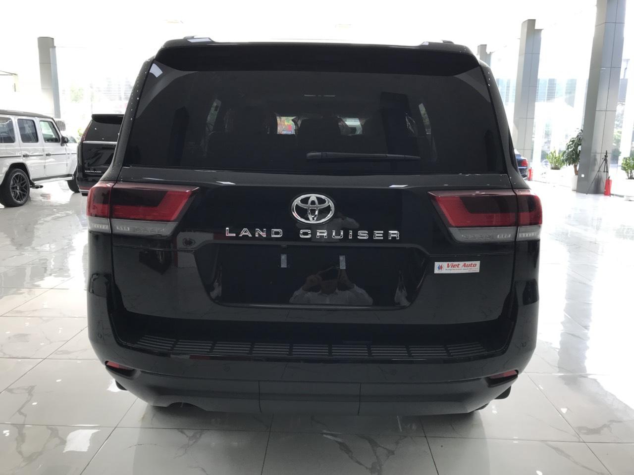 Bán xe Toyota Landcruisrer LC300 Màu đen sản xuất năm 2022 nhập mới chính hãng.-3