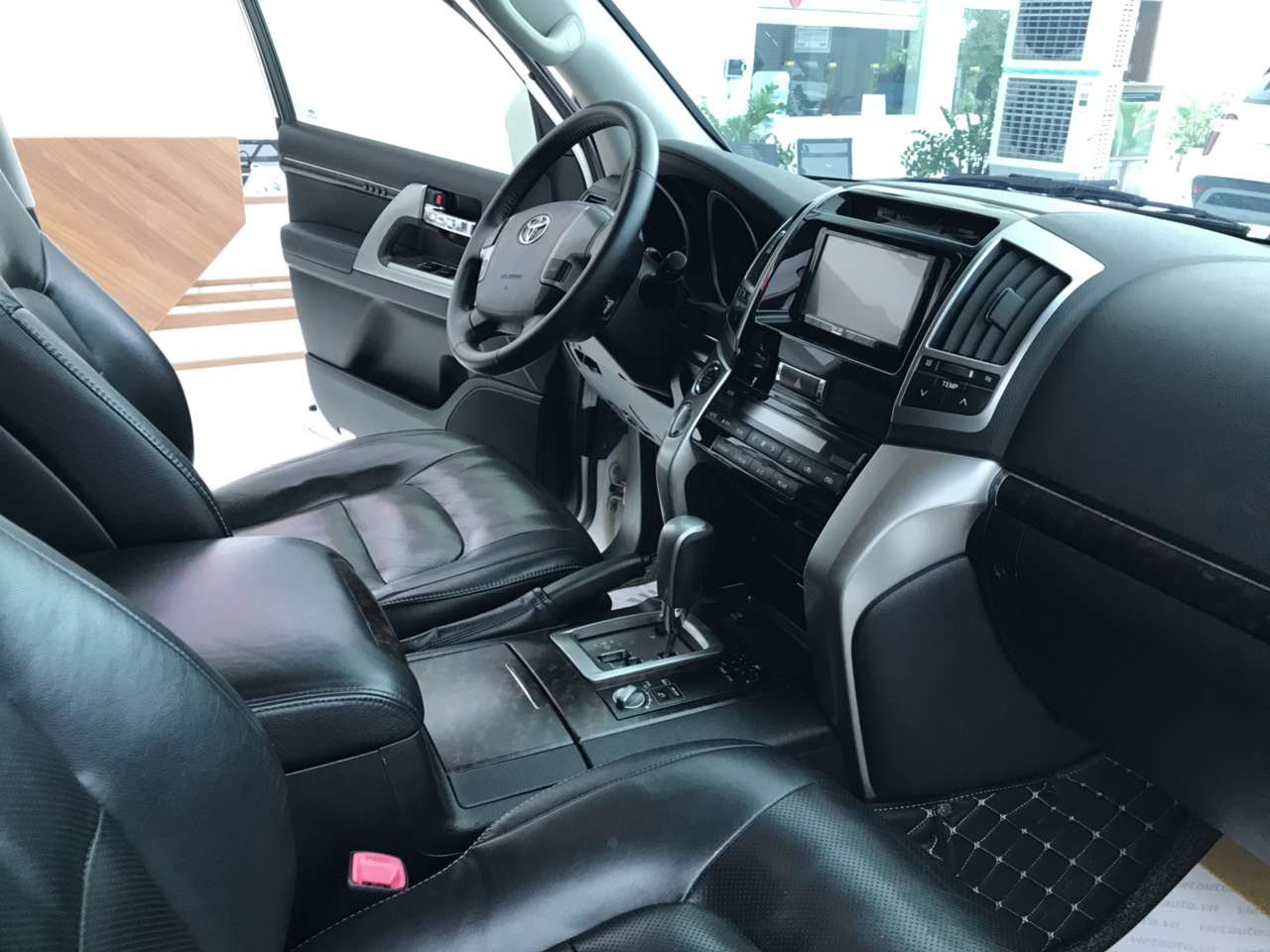 Bán Toyota Land Cruiser VX sản xuất năm  2014 xe đã lên phom mới-6
