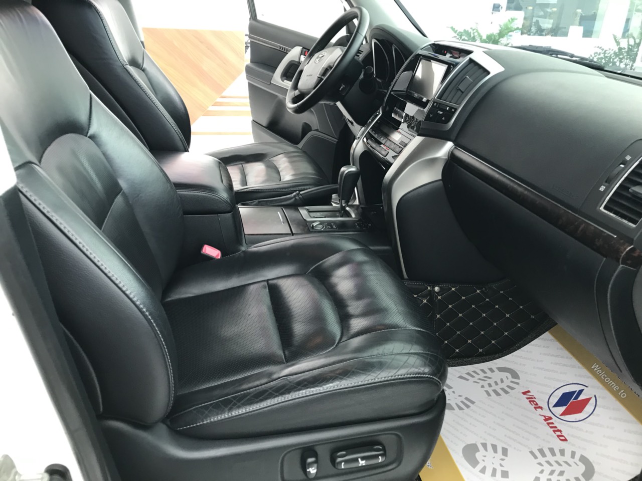 Bán Toyota Land Cruiser VX sản xuất năm  2014 xe đã lên phom mới-8