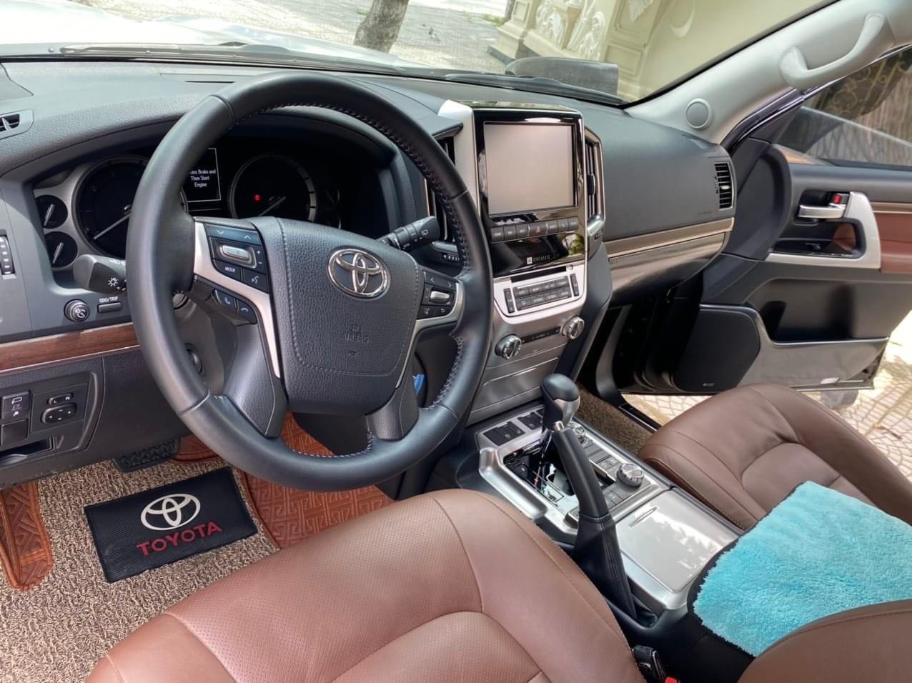 Bán chiếc XE Siêu Đẹp Toyota Landcruiser 4.6V8 Màu đen nội thất nâu xe sản xuất năm 2020 một chủ-3