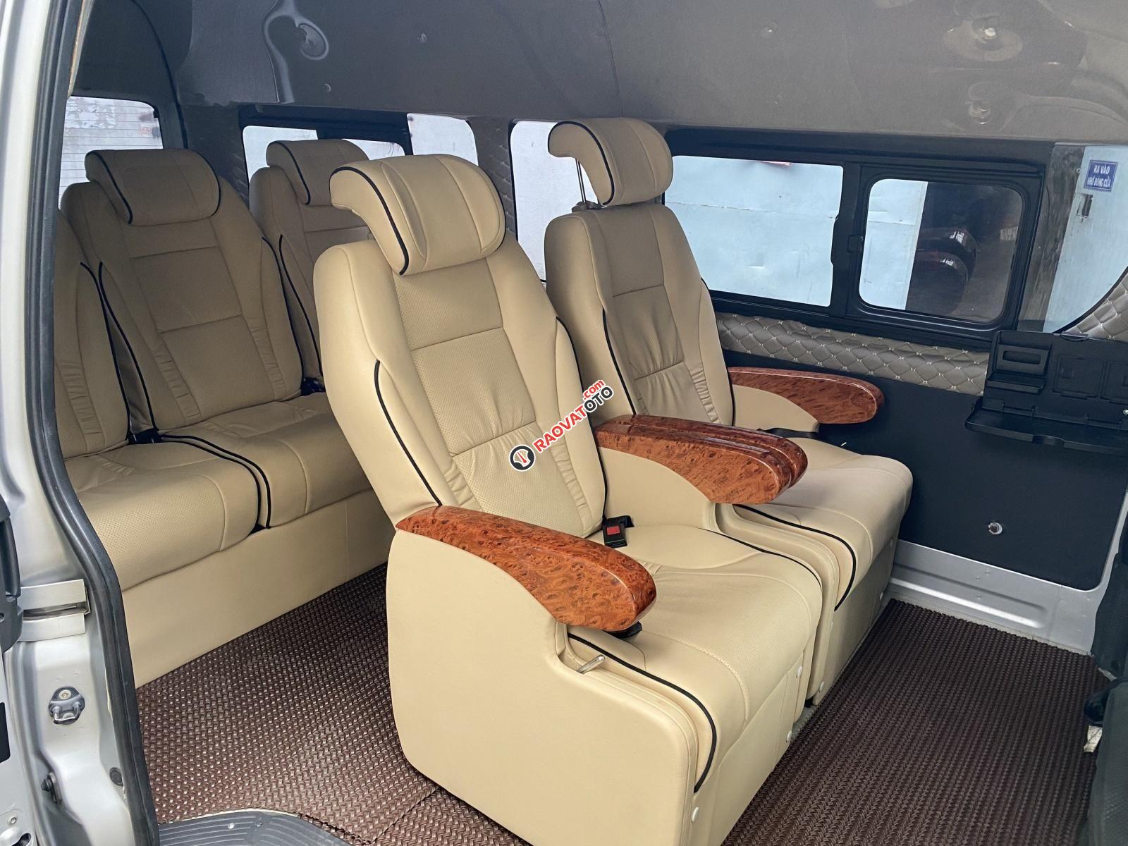 Số sàn, máy xăng, 8 chỗ vip, Limousine-6