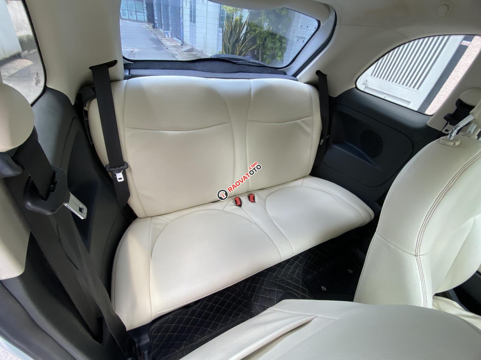 Bán xe số tự động, màu trắng, nhập khẩu từ Italia-12