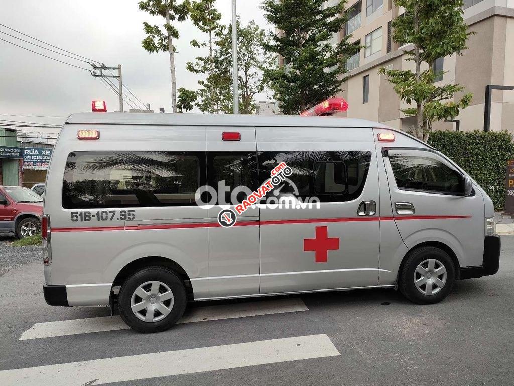 Toyota Hiace Ambulance-3