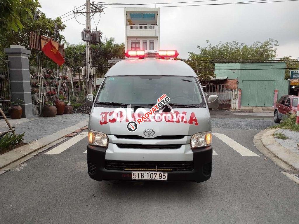 Toyota Hiace Ambulance-1