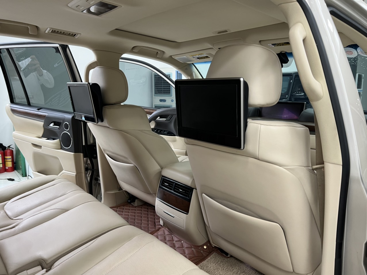 Lexus LX570 vàng cát nội thất kem sáng, xe sản xuất năm 2016 đăng ký tên cty đi được 5,8 Vạn Km-7