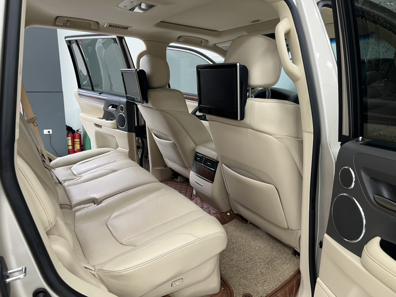 Lexus LX570 vàng cát nội thất kem sáng, xe sản xuất năm 2016 đăng ký tên cty đi được 5,8 Vạn Km-5