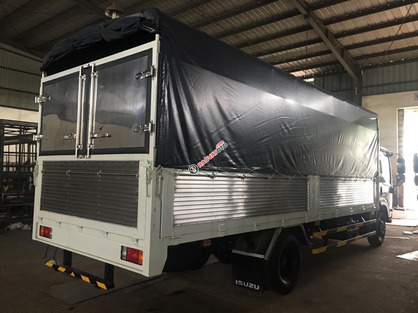 Xe Isuzu 5.7T thùng bạt 6.2m, khuyến mại máy lạnh, 9 phiếu bảo dưỡng, radio MP3-4