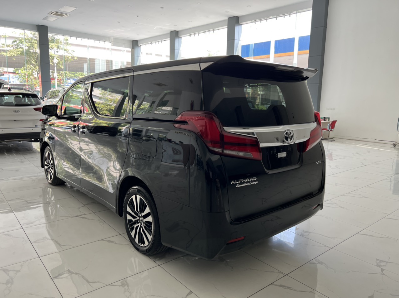 Bán Toyota Alphard Executive Lounge sản xuất 2018, màu đen, xe nhập khẩu sơn zin lốp theo xe -5
