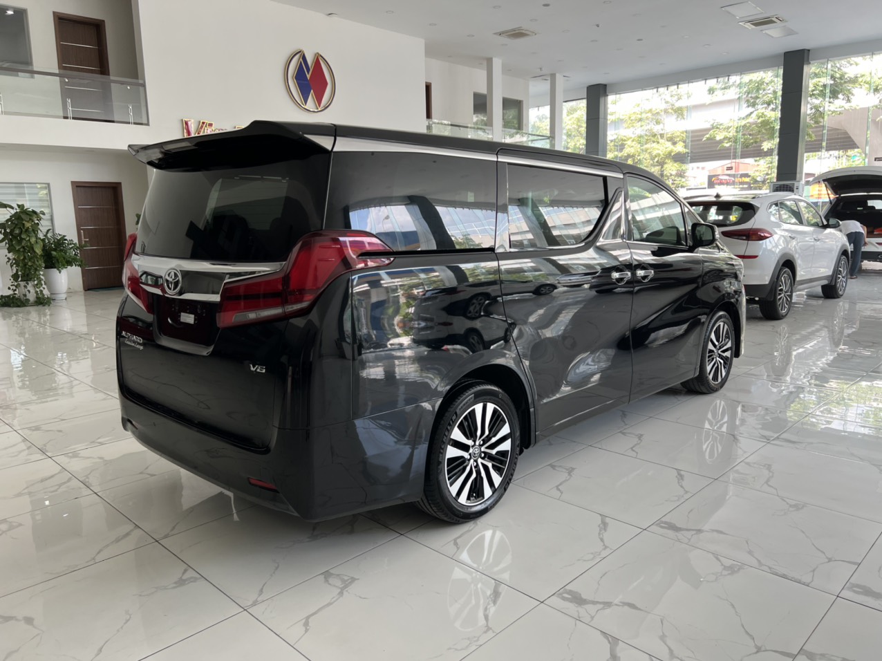 Bán Toyota Alphard Executive Lounge sản xuất 2018, màu đen, xe nhập khẩu sơn zin lốp theo xe -4