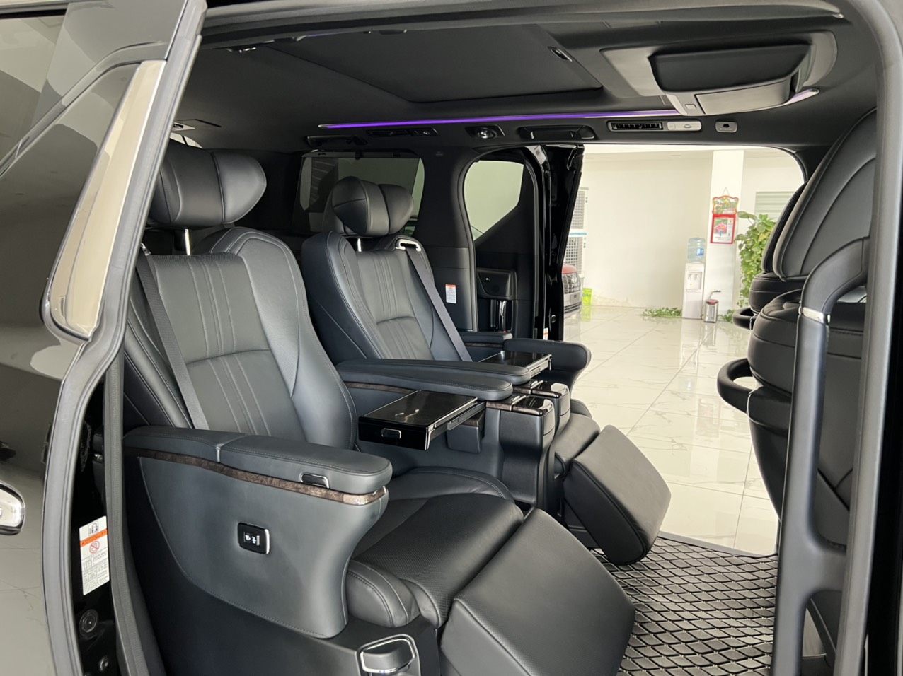 Bán Toyota Alphard Executive Lounge sản xuất 2018, màu đen, xe nhập khẩu sơn zin lốp theo xe -8