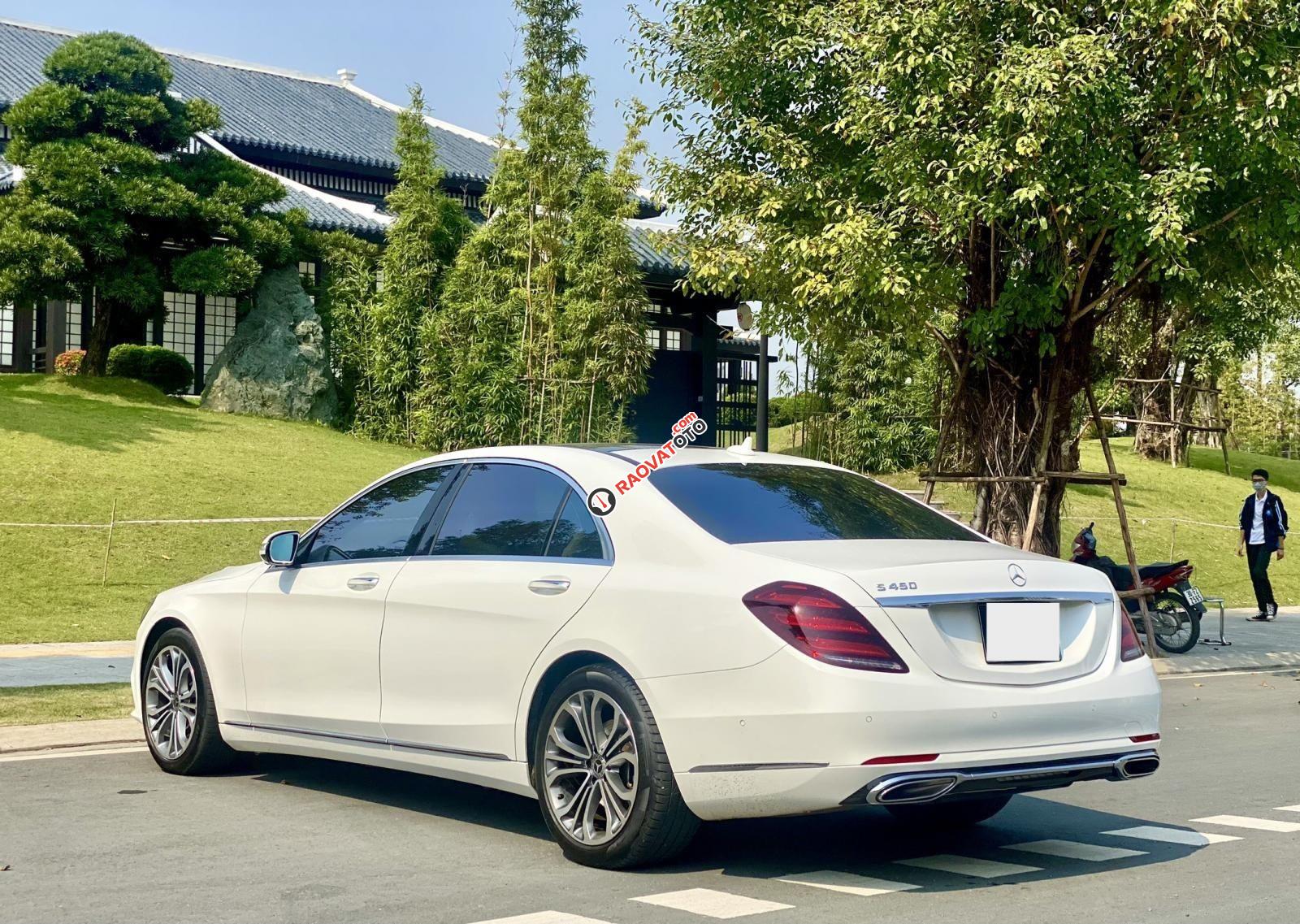 Xe màu trắng-4