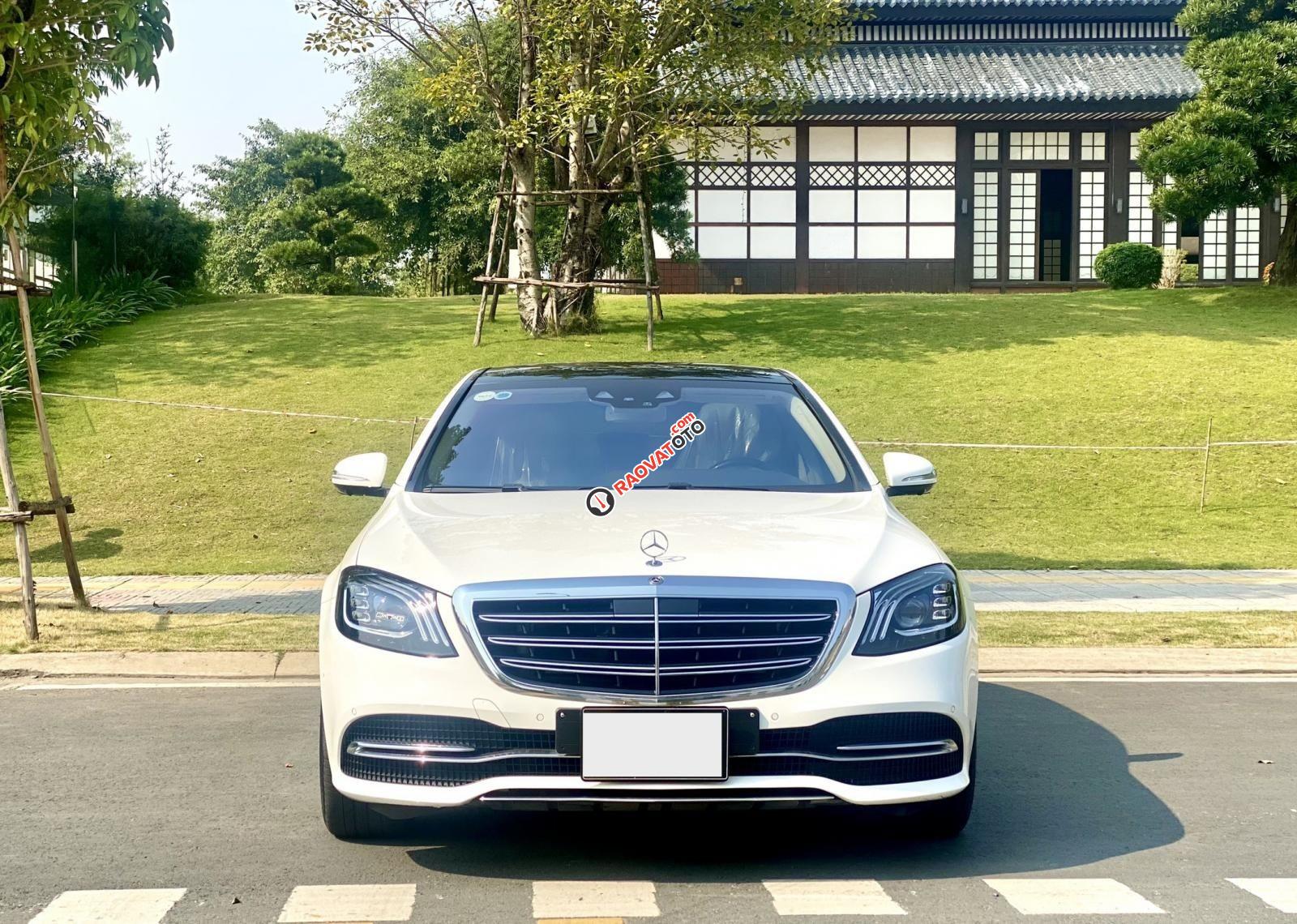 Xe màu trắng-0