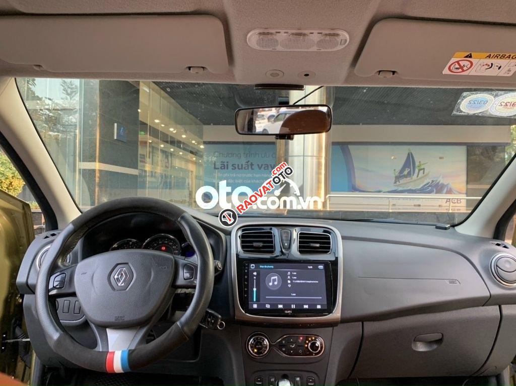 Cần bán gấp Renault Sandero 1.6 AT sản xuất năm 2017, màu nâu, xe nhập  -4