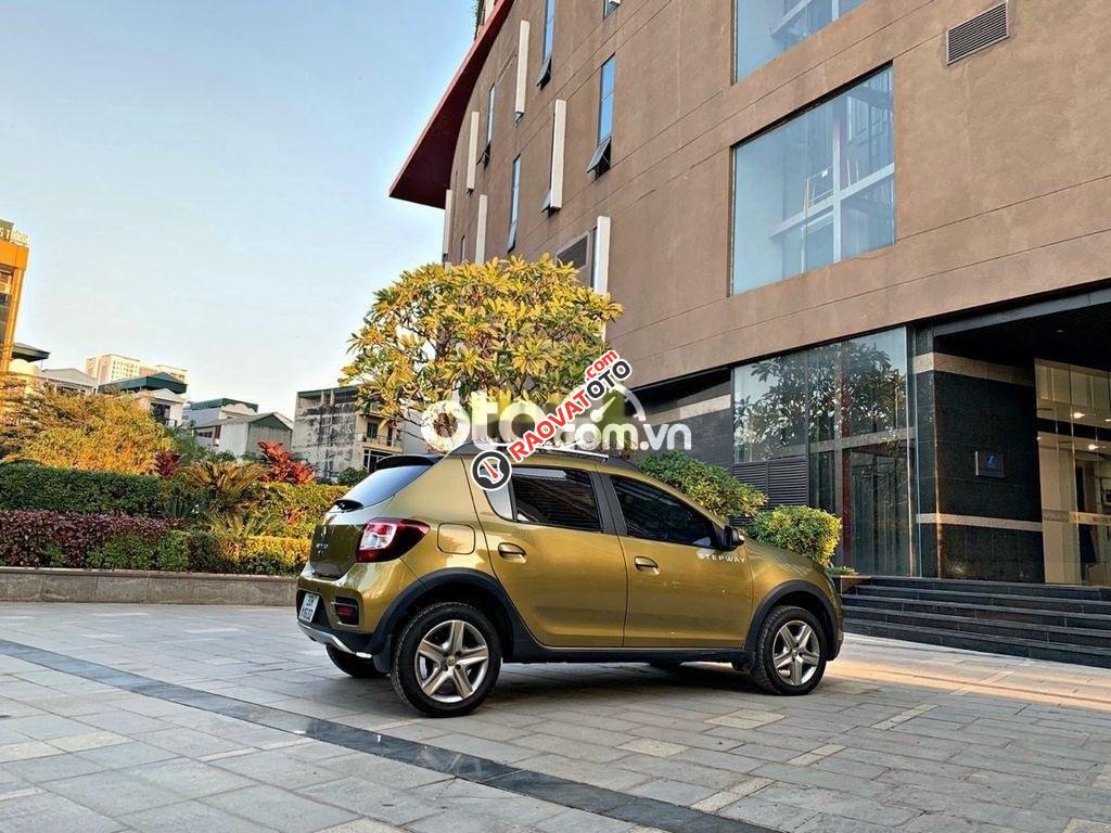 Cần bán gấp Renault Sandero 1.6 AT sản xuất năm 2017, màu nâu, xe nhập  -9