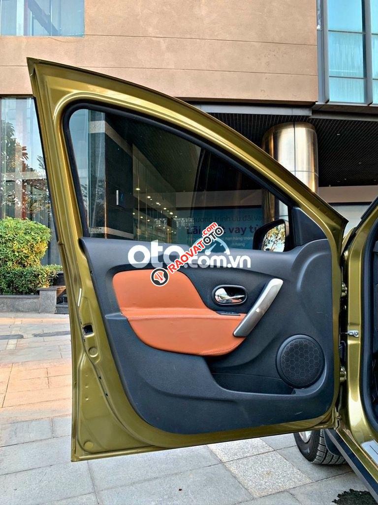 Cần bán gấp Renault Sandero 1.6 AT sản xuất năm 2017, màu nâu, xe nhập  -1