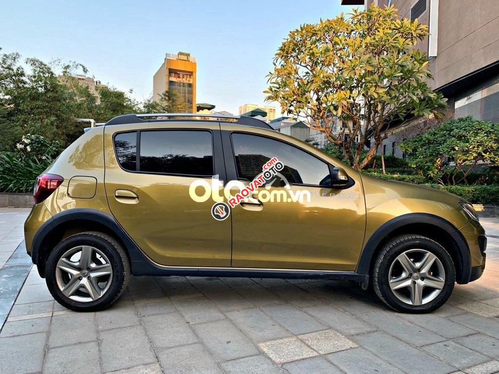 Cần bán gấp Renault Sandero 1.6 AT sản xuất năm 2017, màu nâu, xe nhập  -10