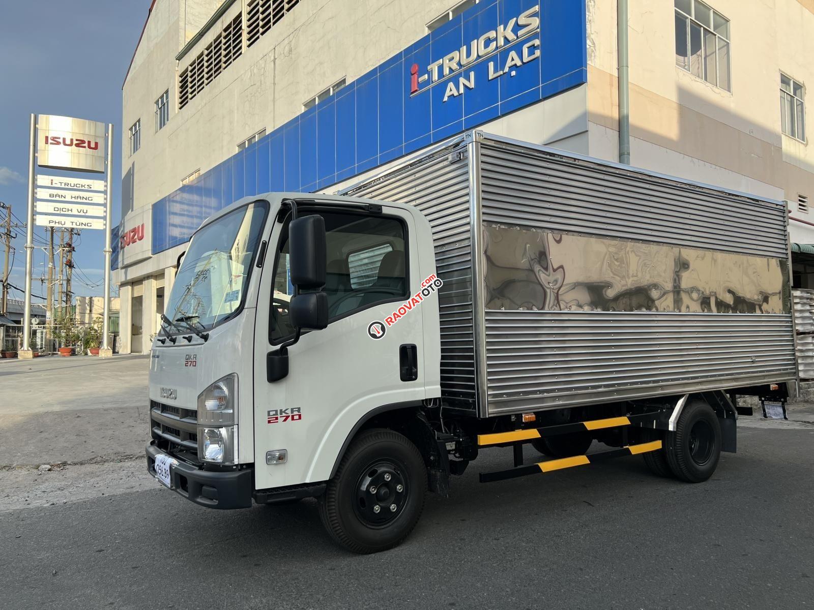 Xe sẵn giao ngay Isuzu QMR270 thùng kín-4