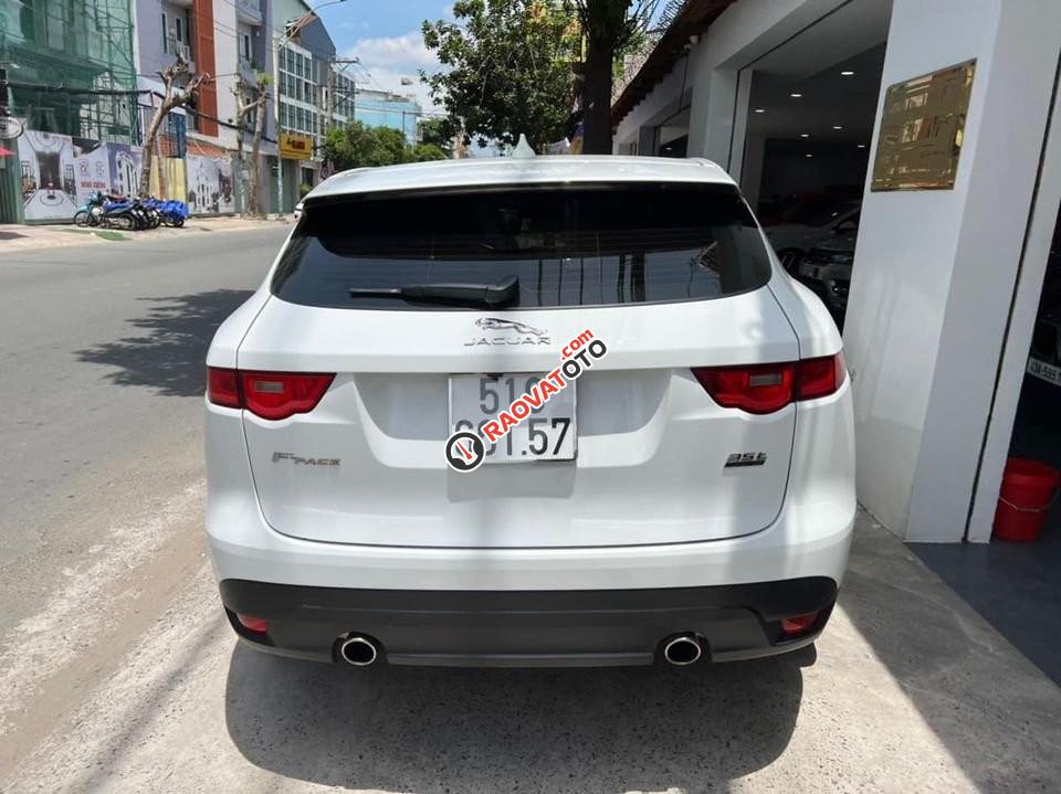 Xe màu trắng-1