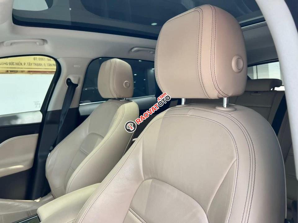 Xe màu trắng-4