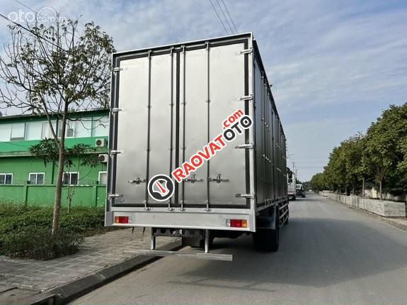 Xe tải 8 tấn mui bạt với thiết kế cứng cáp và sức chịu tải tốt-4