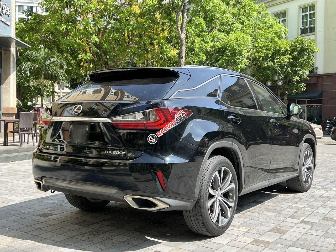 Xe chạy có 4v9 km-16