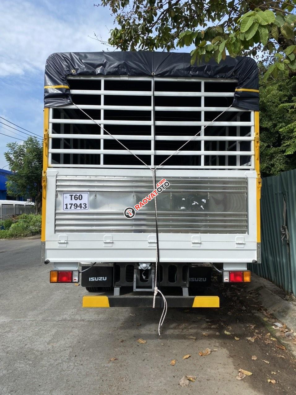 Isuzu 15 tấn FVM 1500 thùng bạt giao ngay-1