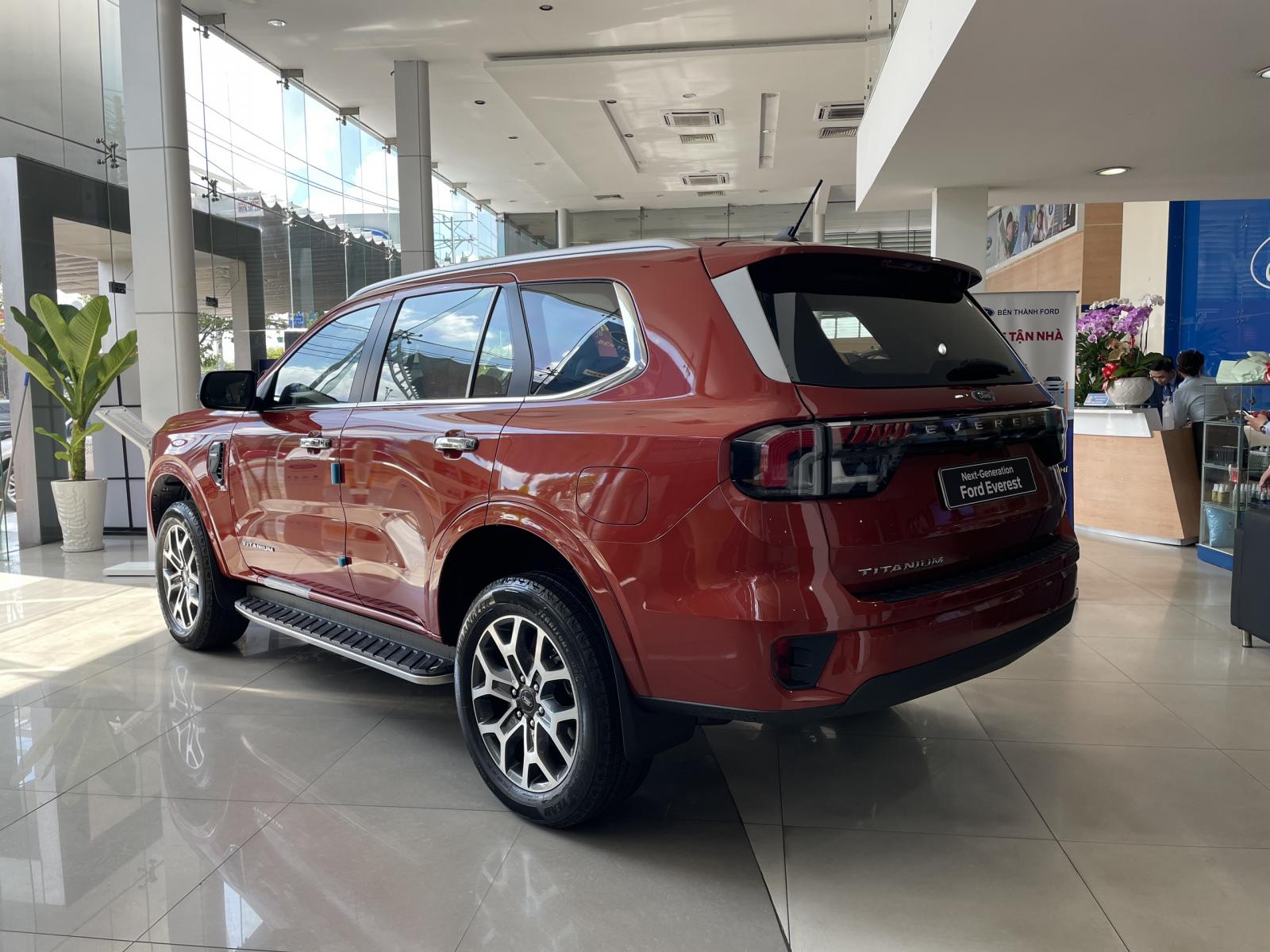 Xe Ford Everest Titanium 2.0L 4x2 AT 2023, màu đỏ, nhập khẩu nguyên chiếc-4