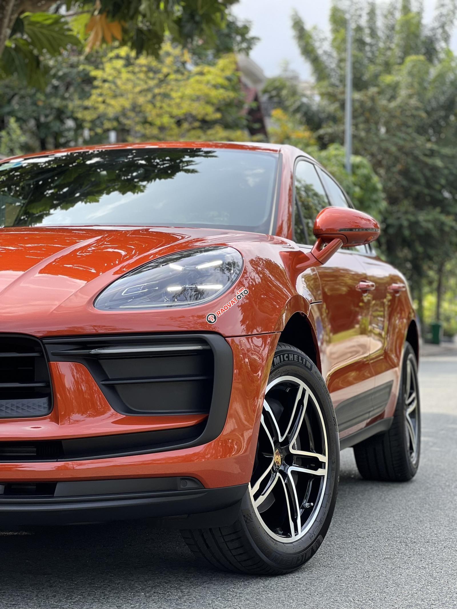 Xe mới 100% chưa lăn bánh, màu cam cà rốt, nội thất đen chỉ cam, dây belt cam, full option-4