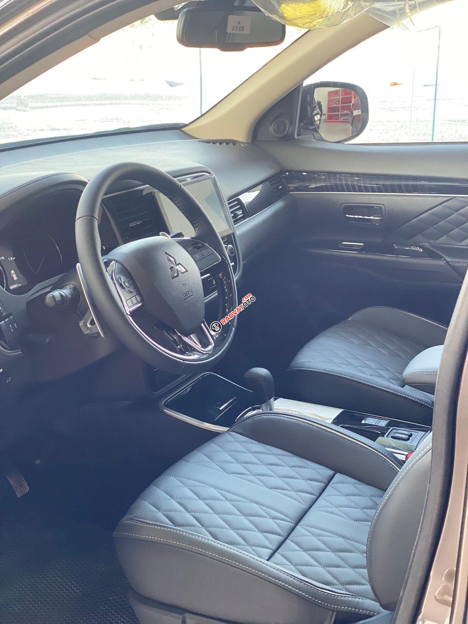 Ưu đãi siêu hấp dẫn, hỗ trợ đến 100% thuế trước bạ cho khách hàng mua xe em Chiến-14