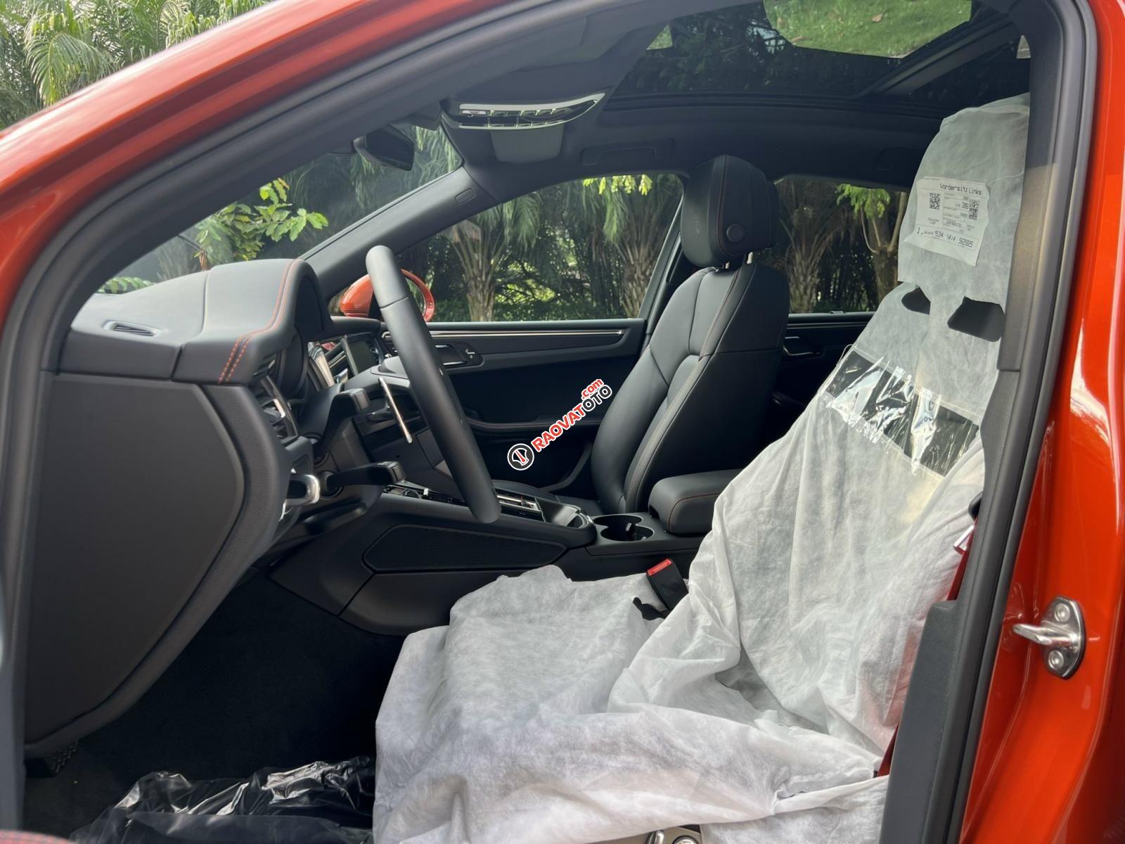 Xe mới 100% chưa lăn bánh, màu cam cà rốt, nội thất đen chỉ cam, dây belt cam, full option-7